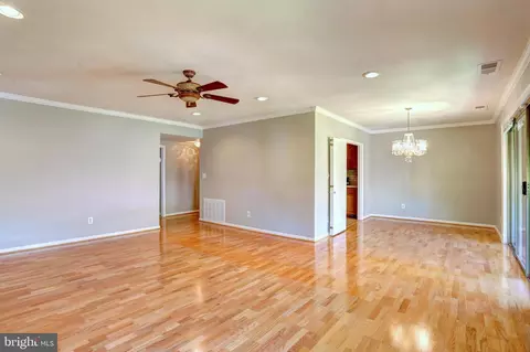 Living - 8 Cross Keys Rd #8F, Baltimore, MD 21210 photo 2 of 5