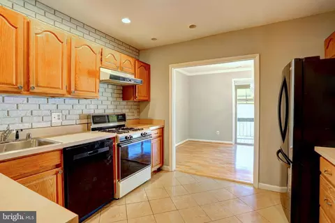 Kitchen - 8 Cross Keys Rd #8F, Baltimore, MD 21210 photo 2 of 4
