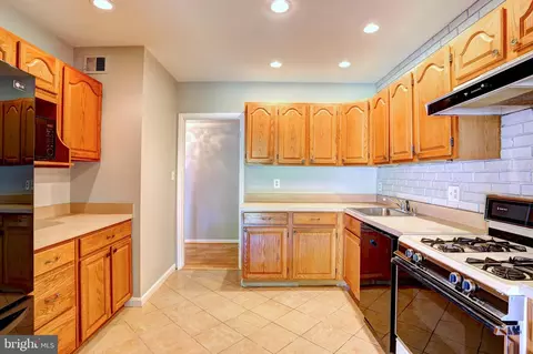 Kitchen - 8 Cross Keys Rd #8F, Baltimore, MD 21210 photo 4 of 4