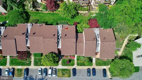 View/Area - 8 Cross Keys Rd #8F, Baltimore, MD 21210 photo 1 of 7