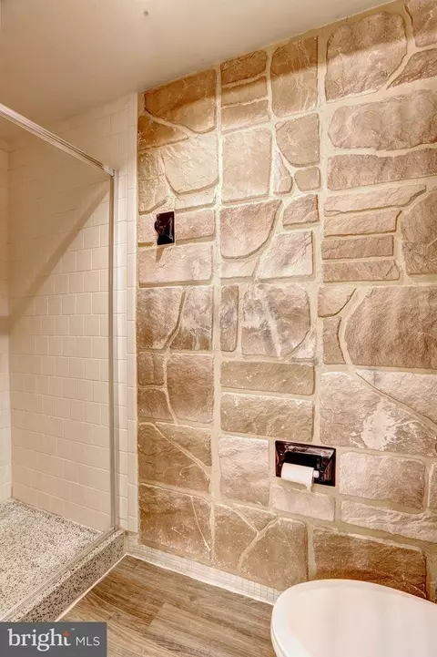 Bath - 8 Cross Keys Rd #8F, Baltimore, MD 21210 photo 1 of 3