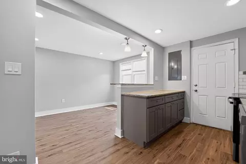 Entry Way - 4803 Aberdeen Ave, Baltimore, MD 21206 photo 3 of 7