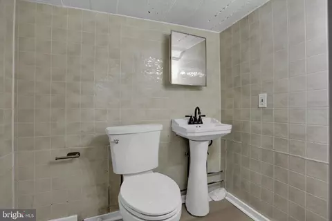 Bath - 3202 Dudley Ave, Baltimore, MD 21213 photo 2 of 2