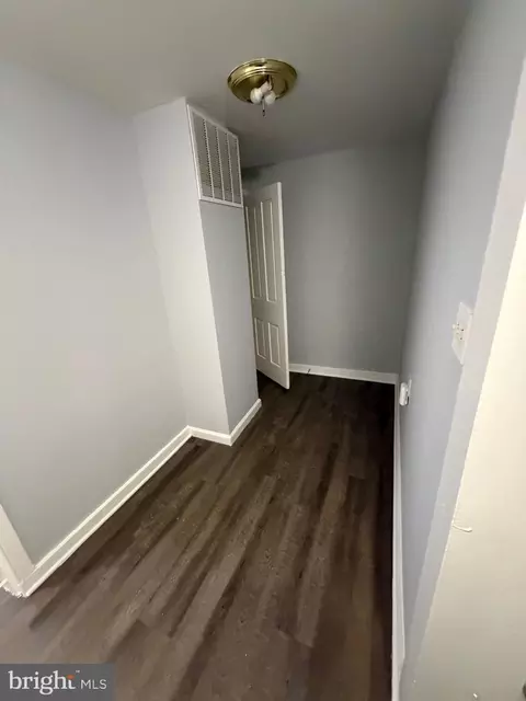 Entry Way - 747 Carroll St, Baltimore, MD 21230 photo 2 of 3