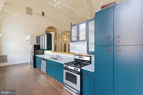 Kitchen - 1401 Light St, Baltimore, MD 21230 photo 2 of 5