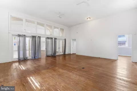 Living - 1401 Light St, Baltimore, MD 21230 photo 1 of 3