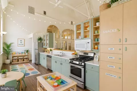 Kitchen - 1401 Light St, Baltimore, MD 21230 photo 3 of 5