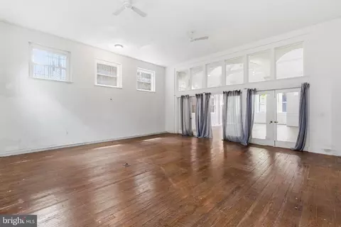 Living - 1401 Light St, Baltimore, MD 21230 photo 2 of 3