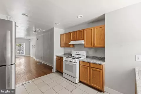 Entry Way - 149 N Decker Ave, Baltimore, MD 21224 photo 2 of 5