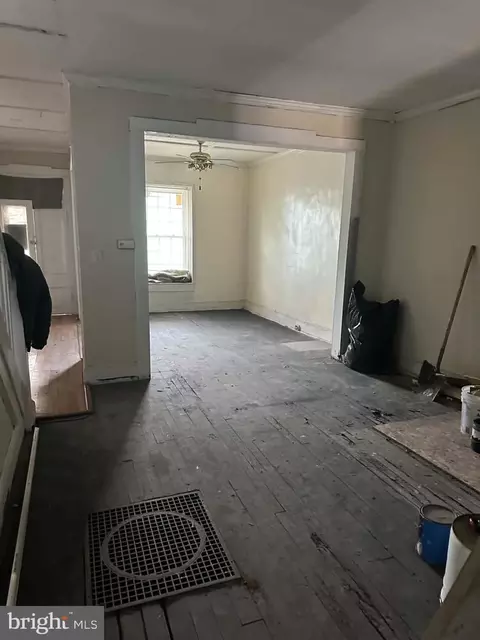 Entry Way - 2832 Washington Blvd, Baltimore, MD 21230 photo 1 of 3
