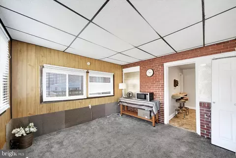 Entry Way - 714 Bethnal Rd, Baltimore, MD 21229 photo 1 of 2
