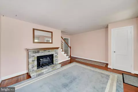 Living - 714 Bethnal Rd, Baltimore, MD 21229 photo 3 of 4