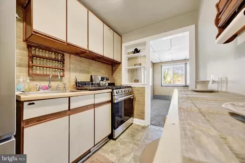 Kitchen - 714 Bethnal Rd, Baltimore, MD 21229 photo 3 of 4