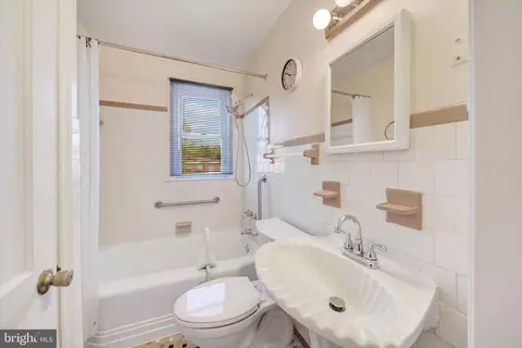 Bath - 714 Bethnal Rd, Baltimore, MD 21229 photo 1 of 2