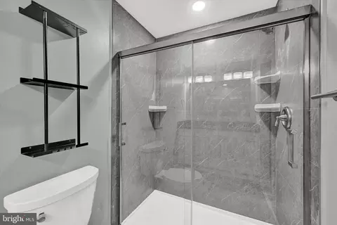Bath - 1421 Hull St, Baltimore, MD 21230 photo 1 of 3