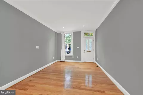 Living - 1421 Hull St, Baltimore, MD 21230 photo 2 of 5