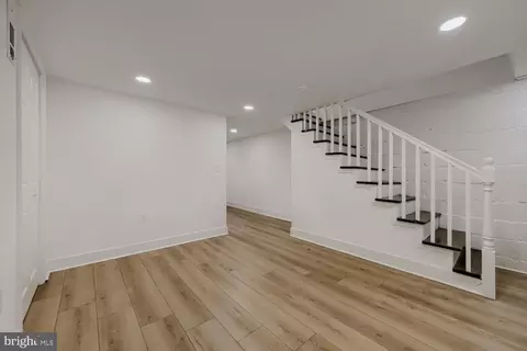 Entry Way - 4929 Edgemere Ave, Baltimore, MD 21215 photo 11 of 12