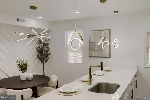 Entry Way - 4929 Edgemere Ave, Baltimore, MD 21215 photo 7 of 12