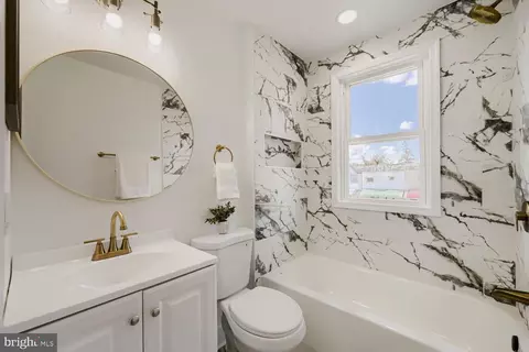 Bath - 4929 Edgemere Ave, Baltimore, MD 21215 photo 2 of 2
