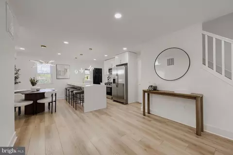 Entry Way - 4929 Edgemere Ave, Baltimore, MD 21215 photo 5 of 12