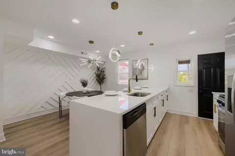 Kitchen - 4929 Edgemere Ave, Baltimore, MD 21215 photo 3 of 5