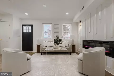 Entry Way - 4929 Edgemere Ave, Baltimore, MD 21215 photo 2 of 12