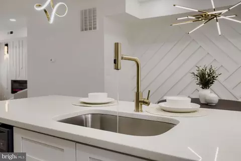 Kitchen - 4929 Edgemere Ave, Baltimore, MD 21215 photo 2 of 5