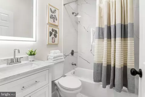 Bath - 2334 Ocala Ave, Baltimore, MD 21215 photo 1 of 1