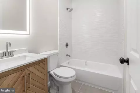 Entry Way - 2334 Ocala Ave, Baltimore, MD 21215 photo 5 of 6