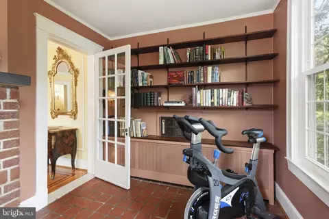 Entry Way - 3706 Menlo Dr, Baltimore, MD 21215 photo 3 of 6