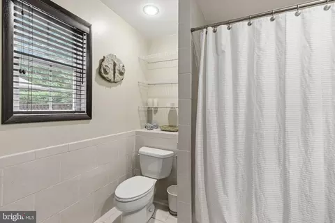 Bath - 3706 Menlo Dr, Baltimore, MD 21215 photo 2 of 4