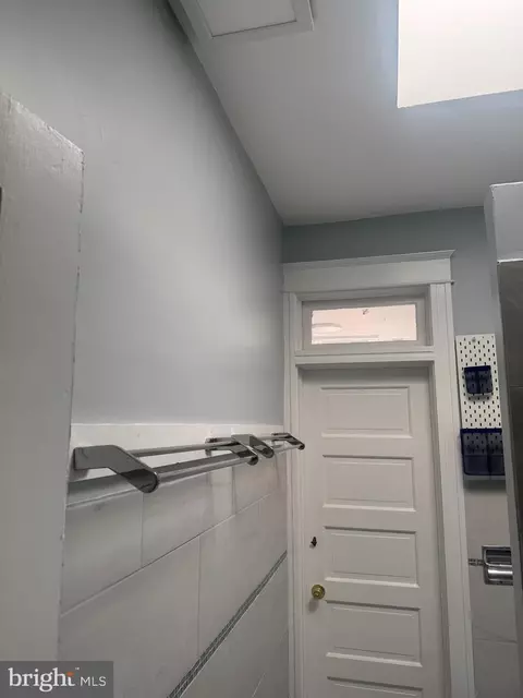 Entry Way - 3631 Roberts Pl, Baltimore, MD 21224 photo 9 of 14