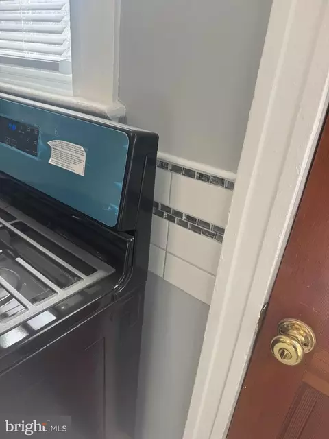 Entry Way - 3631 Roberts Pl, Baltimore, MD 21224 photo 5 of 14