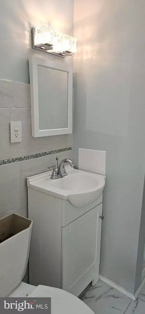 Bath - 3631 Roberts Pl, Baltimore, MD 21224 photo 3 of 5