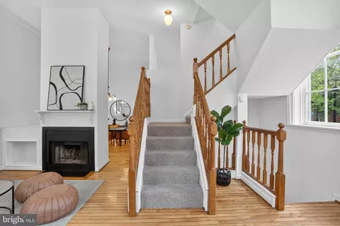Entry Way - 823 S Sharp St, Baltimore, MD 21230 photo 3 of 4