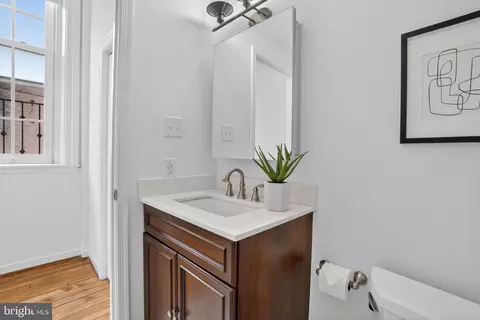 Bath - 823 S Sharp St, Baltimore, MD 21230 photo 5 of 6