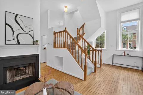 Entry Way - 823 S Sharp St, Baltimore, MD 21230 photo 2 of 4