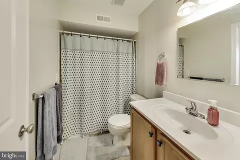 Bath - 4613 Dillon St, Baltimore, MD 21224 photo 2 of 4