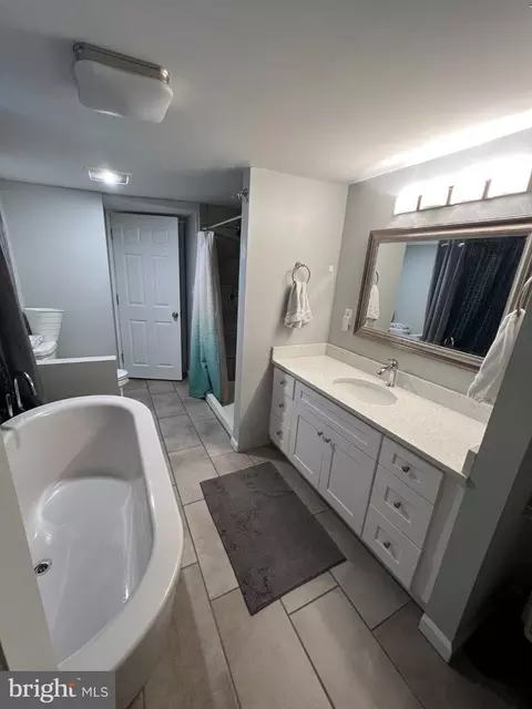 Bath - 3015 Grindon Ave, Baltimore, MD 21214 photo 3 of 3