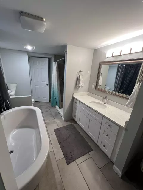 Bath - 3015 Grindon Ave, Baltimore, MD 21214 photo 2 of 3