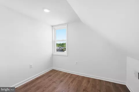Bedroom - 3731 Falls Rd, Baltimore, MD 21211 photo 4 of 4