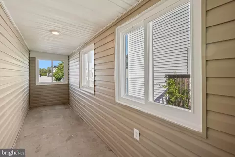 Entry Way - 3731 Falls Rd, Baltimore, MD 21211 photo 1 of 8