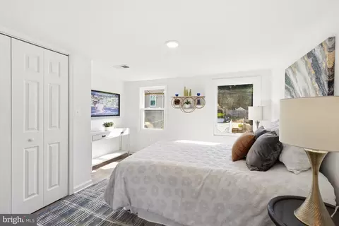Bedroom - 3731 Falls Rd, Baltimore, MD 21211 photo 2 of 4