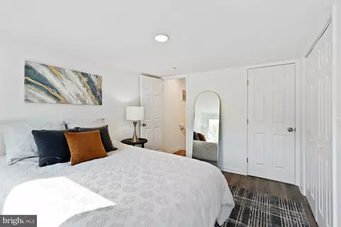 Bedroom - 3731 Falls Rd, Baltimore, MD 21211 photo 3 of 4