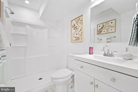 Bath - 3731 Falls Rd, Baltimore, MD 21211 photo 3 of 3