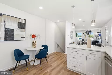 Entry Way - 3731 Falls Rd, Baltimore, MD 21211 photo 5 of 8