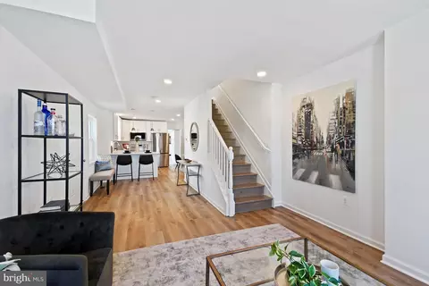 Entry Way - 3731 Falls Rd, Baltimore, MD 21211 photo 3 of 8