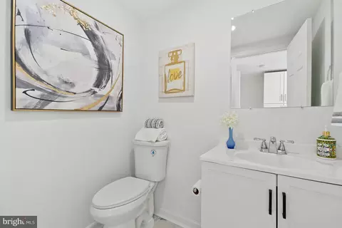 Bath - 3731 Falls Rd, Baltimore, MD 21211 photo 2 of 3
