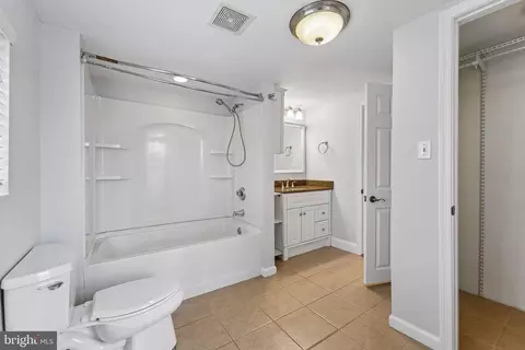 Bath - 1620 Marshall St, Baltimore, MD 21230 photo 1 of 1
