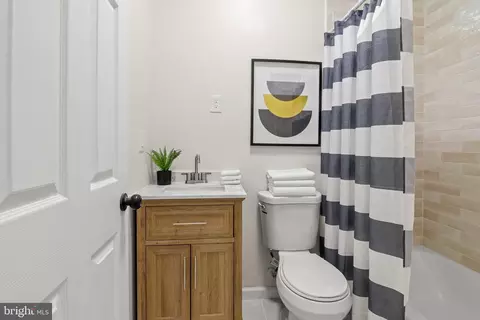 Bath - 2813 Kirk Ave, Baltimore, MD 21218 photo 2 of 3